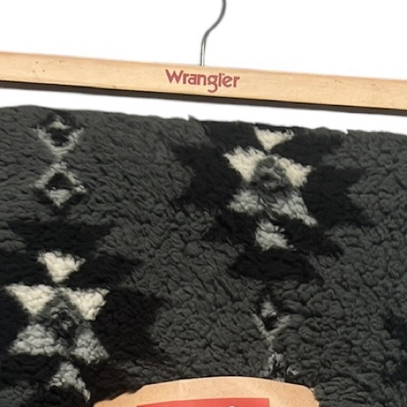 NWT WRANGLER Sherpa Reverse to Corduroy Throw - Picture 8 of 10